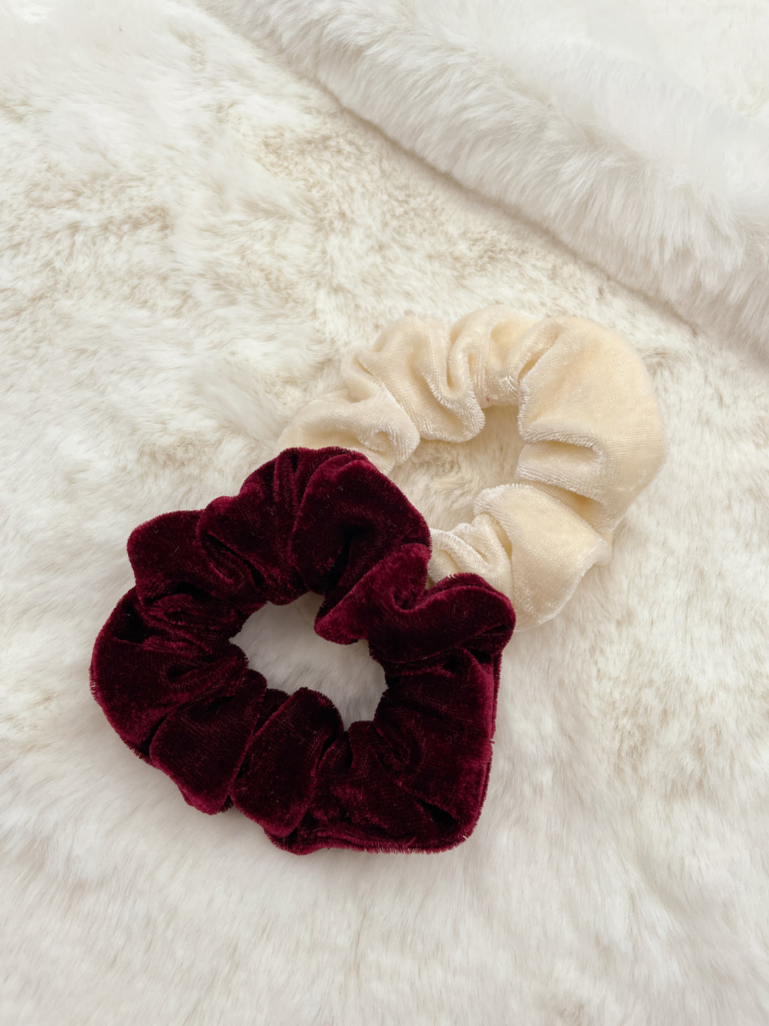 Small velvet Scrunchies - White/Burgundy (2)